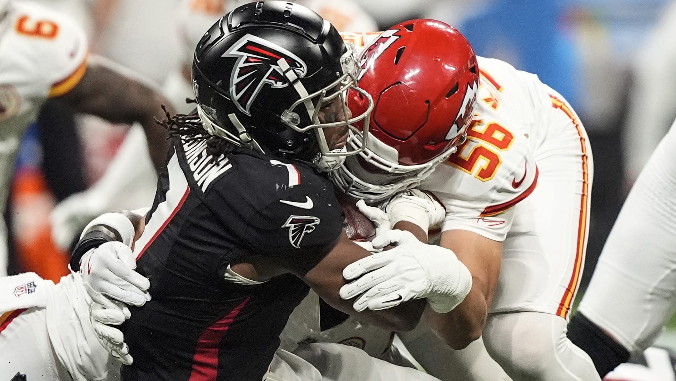 Chiefs snuff out Falcons rally, improve to 3-0