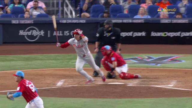 Bryson Stott laces a bases-clearing triple to give the Phillies the lead