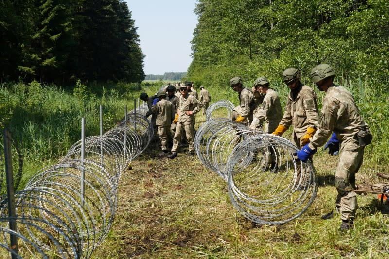 Latvija un Lietuva rīkojas, lai novērstu migrantu ierašanos caur Baltkrieviju