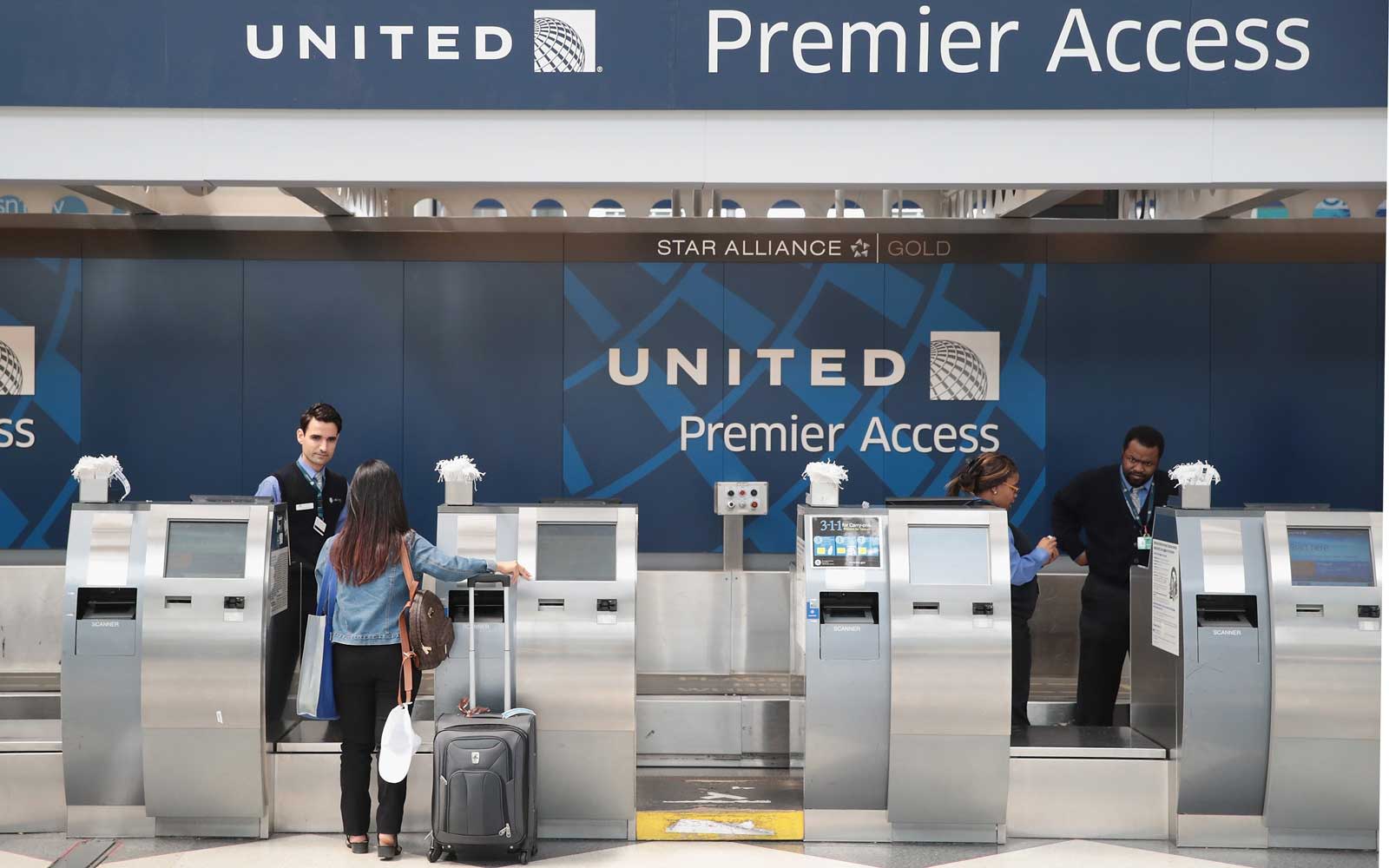 united airlines suitcase fee