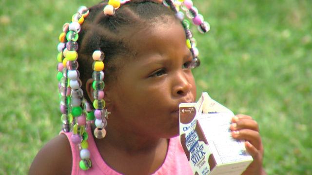 Buffalo Bills legend Thurman Thomas promoting free summer meals