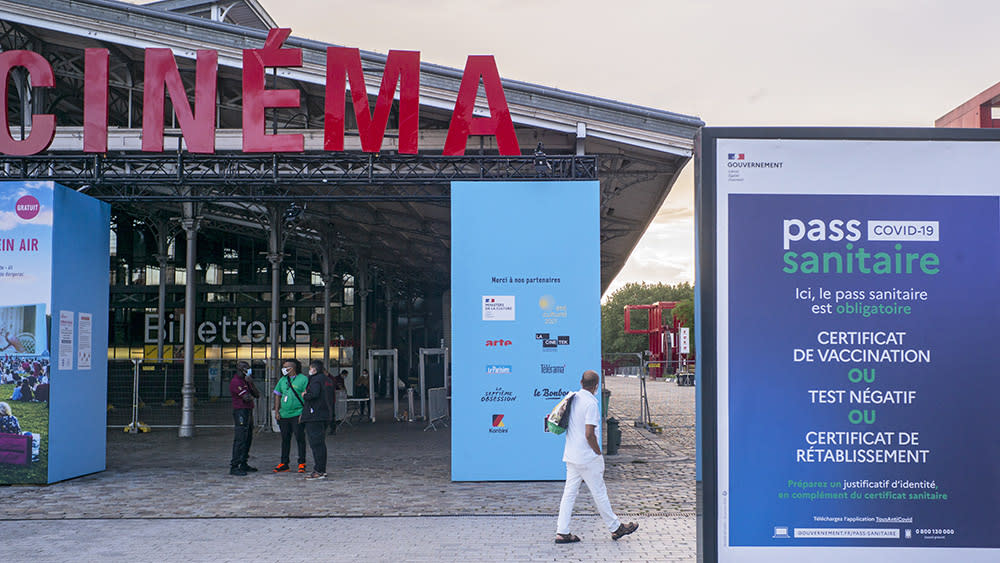 Photo of Le secteur cinématographique français durement touché recevra un renflouement de 106 millions de dollars au milieu de la controverse sur le couloir des vaccins