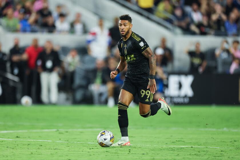 Denis Bouanga's two goals power LAFC to El Tráfico triumph over Galaxy