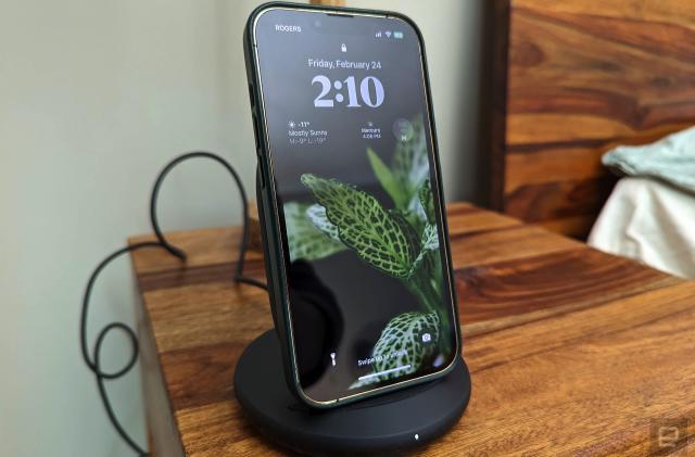 Belkin Boostcharge 15W Wireless Charging Stand