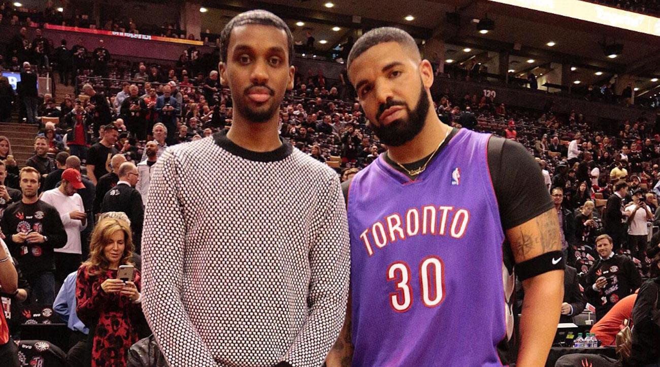 Drake Trolls Steph Curry by Wearing 