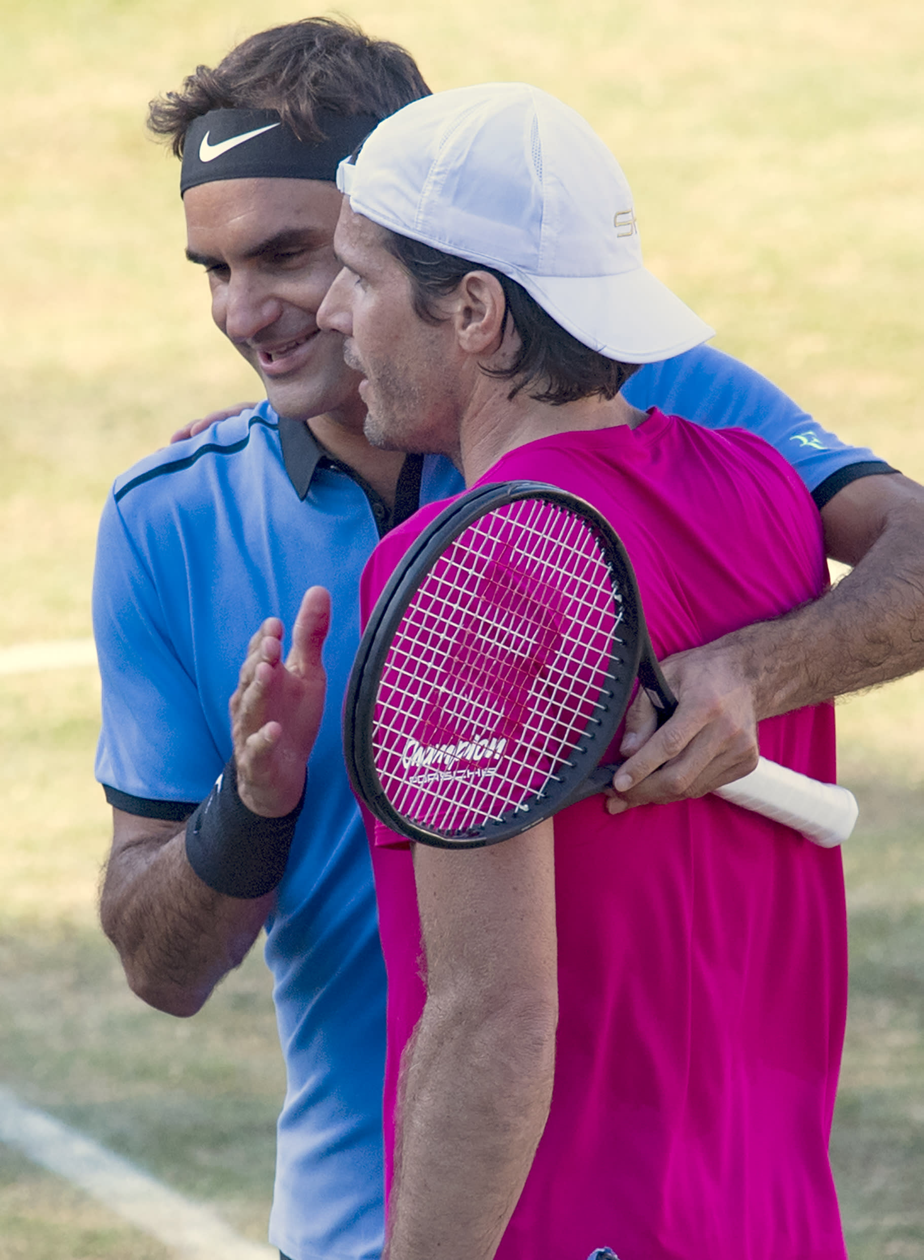 Tennis - Federer fine tunes Wimbledon assault in Halle