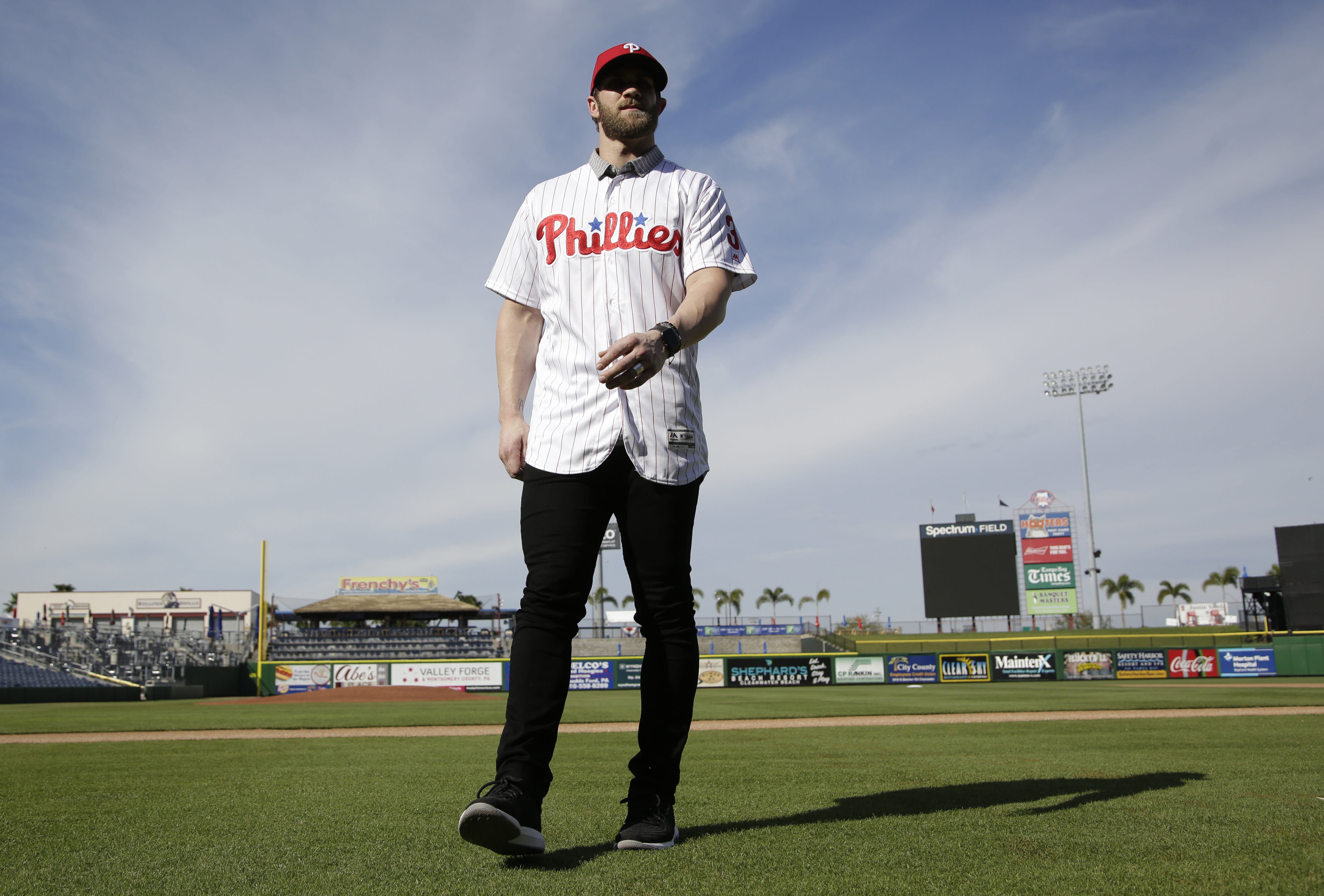 harper in phillies uniform