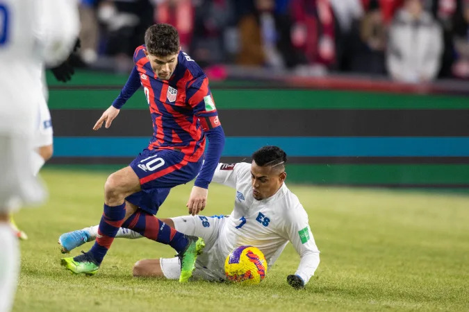 Jan 27, 2022; Columbus, Ohio, USA; the United States forward Christian Pulisic (10) dribbles the ball while El Salvador midfielder Darwin Ceren (7) defends during a CONCACAF FIFA World Cup Qualifier soccer match at Lower.com Field. Mandatory Credit: Trevor Ruszkowski-USA TODAY Sports