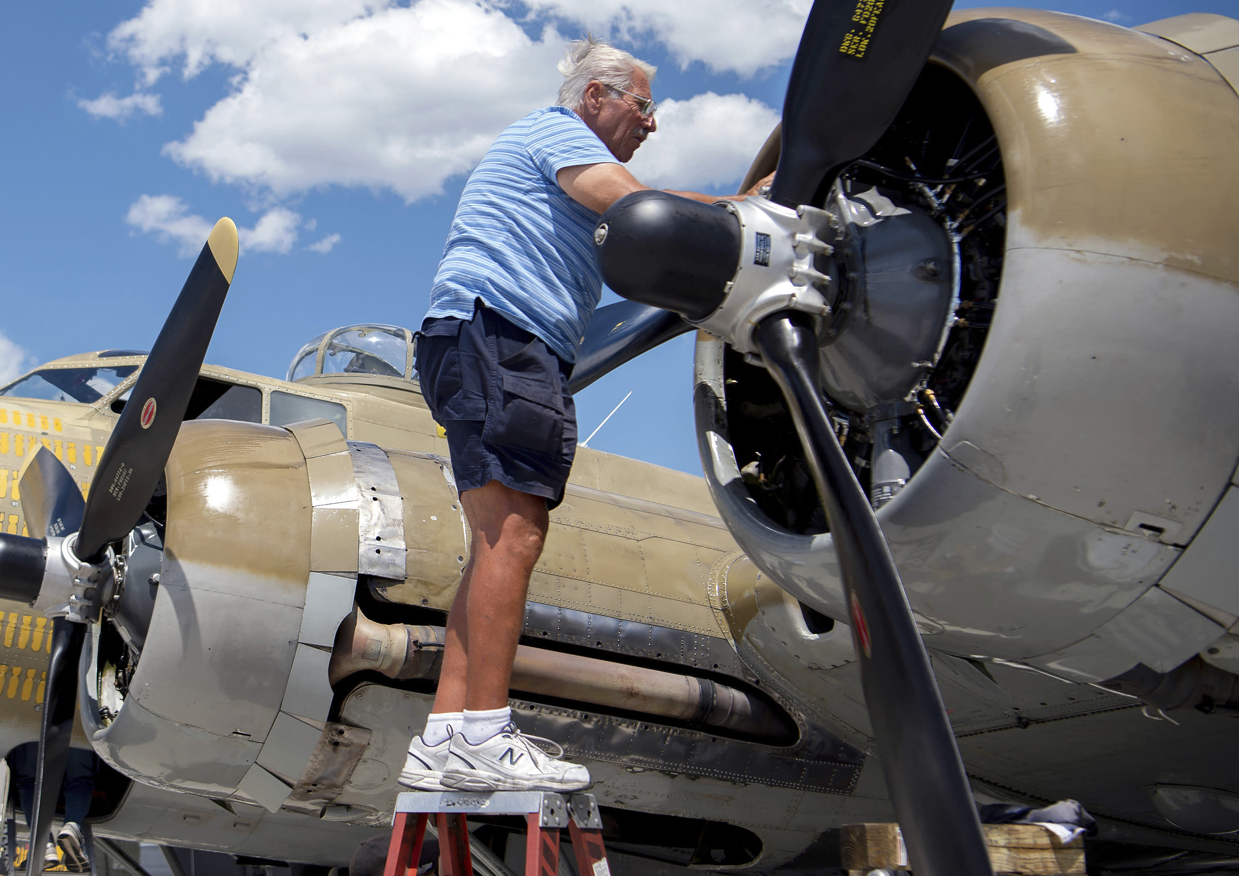 Vintage B Amp W Hardcore Bondage Porn - Vintage airplane pilots shaken by Connecticut crash of B-17