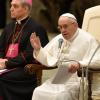 Papa imita veggenti e mette in guardia: vendono false speranze