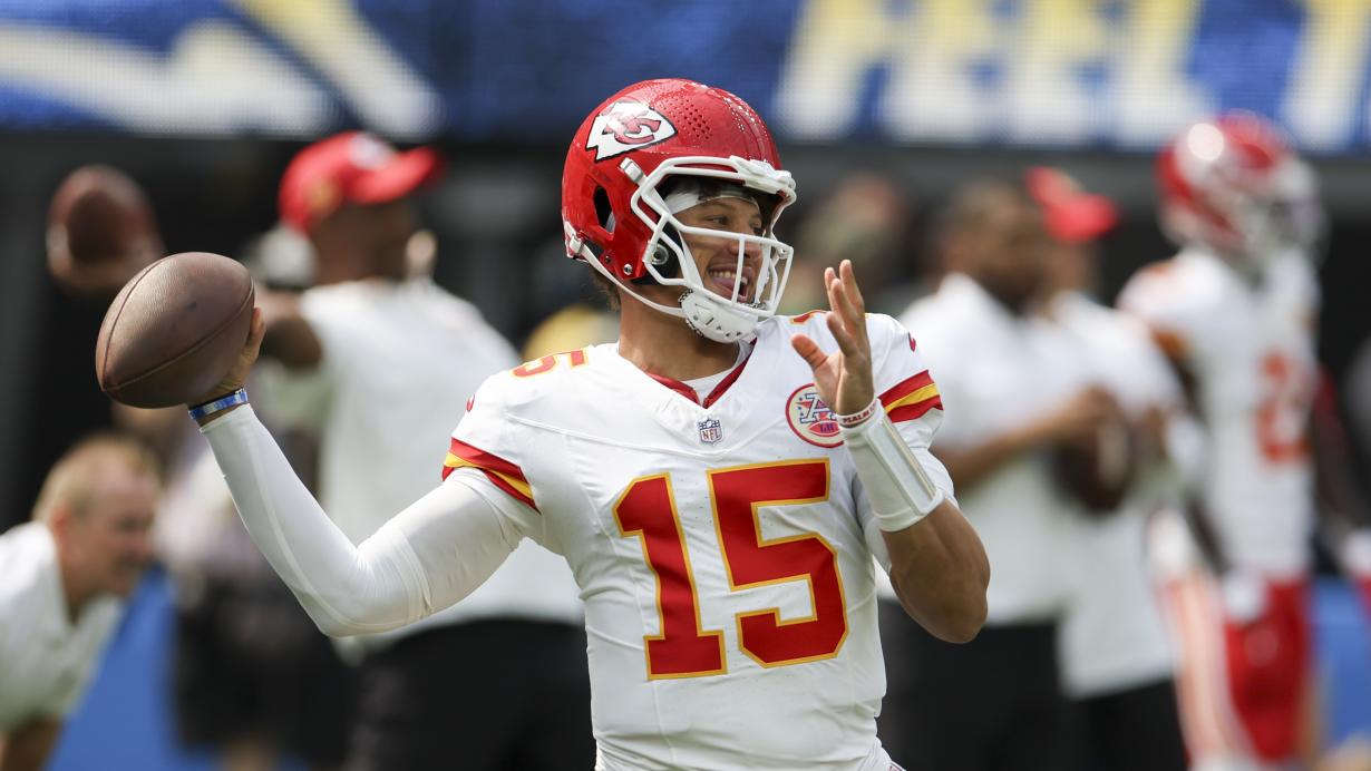 NFL awards update: Patrick Mahomes still favored for NFL MVP, but not by much