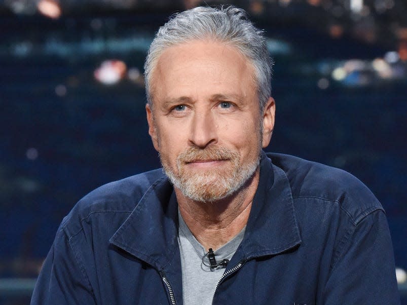 Jon Stewart ha detto che musicisti come Neil Young ritirare la loro musica da Spotify è una «reazione eccessiva» a Joe Rogan e un «errore»