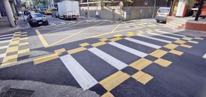 馬路有黃色方格「賽車起跑線」要加速？答案正好相反 揭曉真實用途