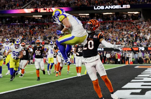 American Football  - NFL - Super Bowl LVI - Cincinnati Bengals v Los Angeles Rams - SoFi Stadium, Inglewood, California, United States - February 13, 2022 Los Angeles Rams' Cooper Kupp scores a touchdown REUTERS/Mike Segar     TPX IMAGES OF THE DAY