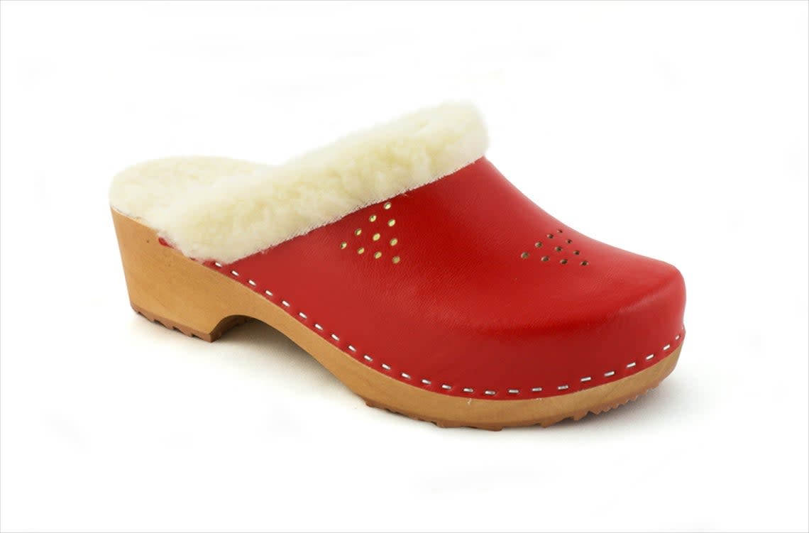 clogs with fur