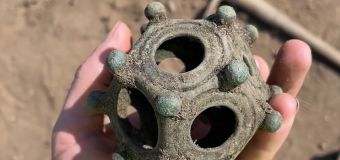 
'Great enigma': Amateur archaeologists unearth mysterious Roman object