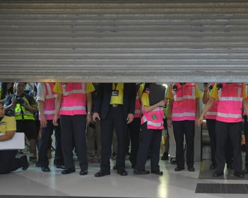 港鐵各綫今晚10時收車 元朗站下午2時關閉 3輕鐵路線改道 - Yahoo 新聞