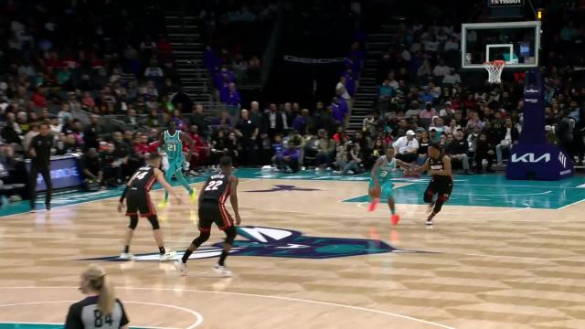 Terry Rozier with a last basket of the period vs the Miami Heat