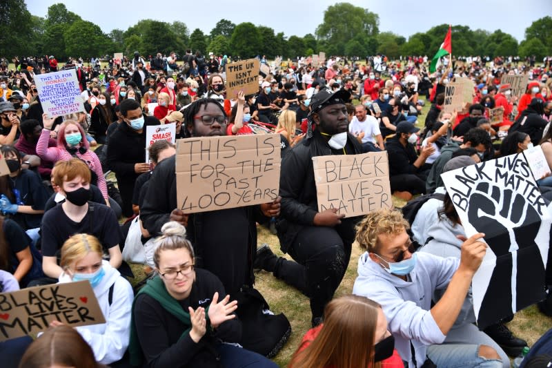 'No justice, no peace': Tens of thousands in London ...