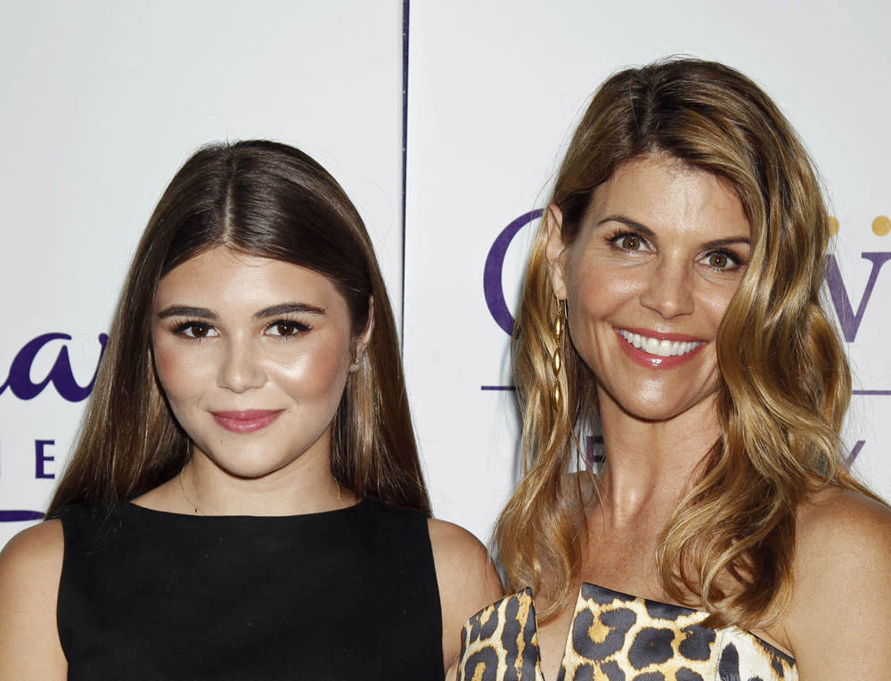 Olivia Jade Lori Loughlin S Daughter To Appear Tuesday On Facebook Watch S Red Table Talk