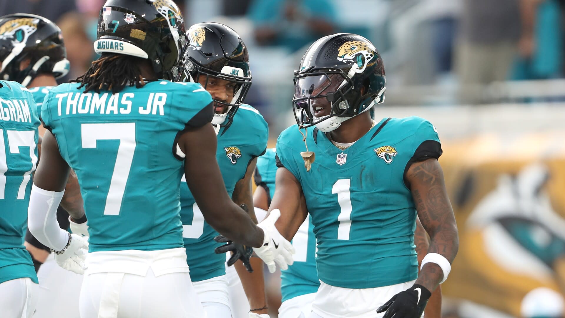 Brian Thomas Jr. catches first touchdown, Jaguars lead Dolphins 14-0