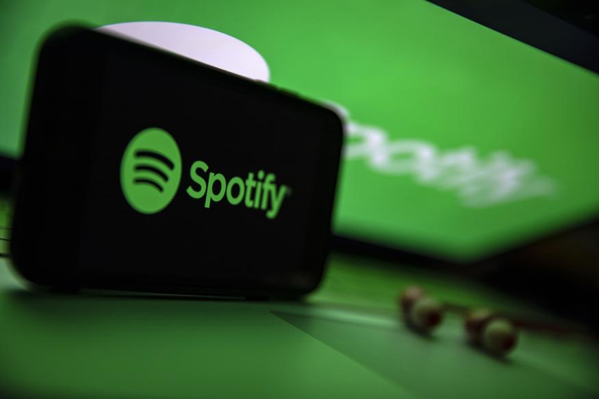 TURKEY - 2021/12/02: In this photo illustration the Spotify logo seen displayed on a smartphone screen on a laptop computer. (Photo Illustration by Onur Dogman/SOPA Images/LightRocket via Getty Images)