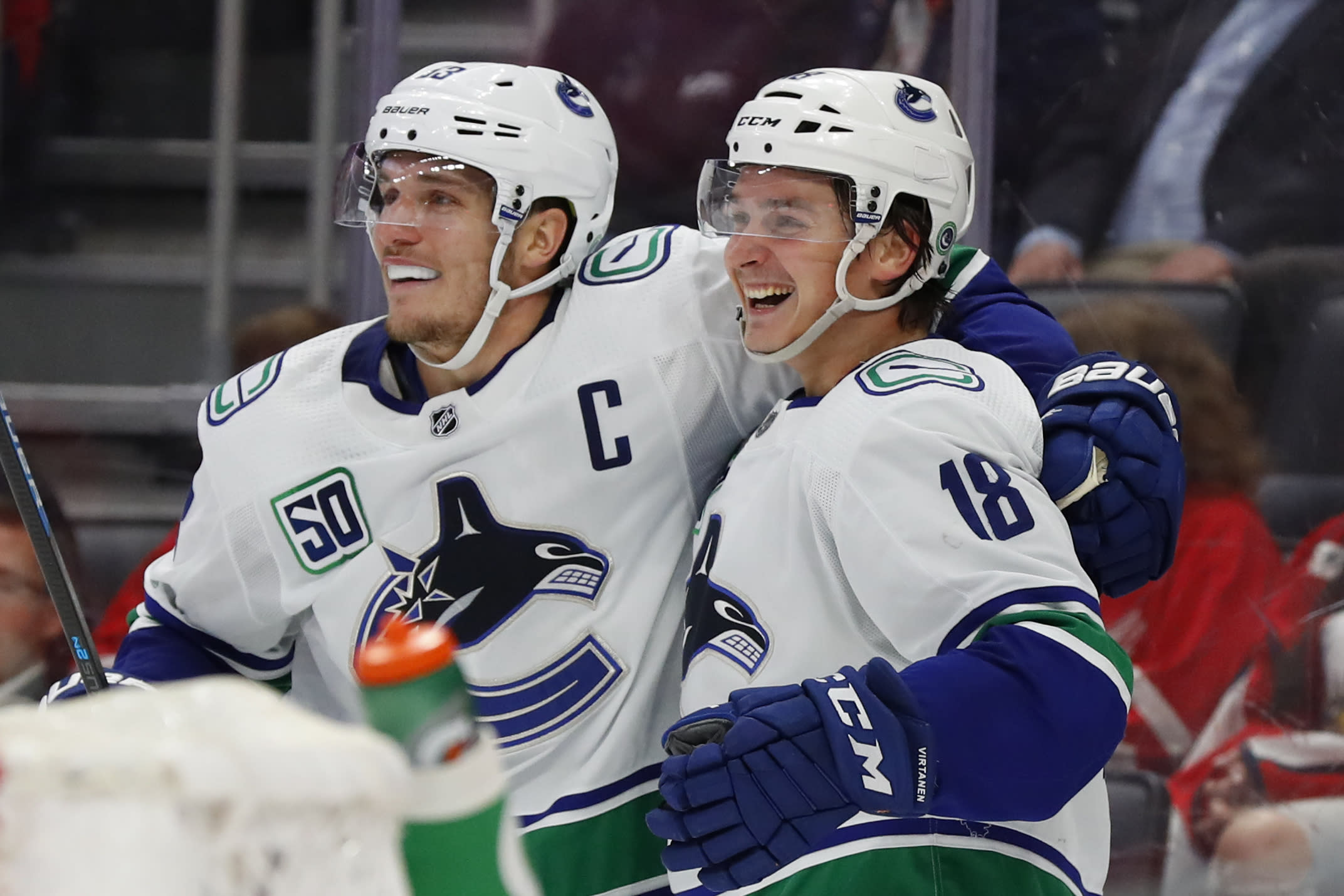 Horvat scores 3 in 3rd, Canucks rally past Red Wings 5-2