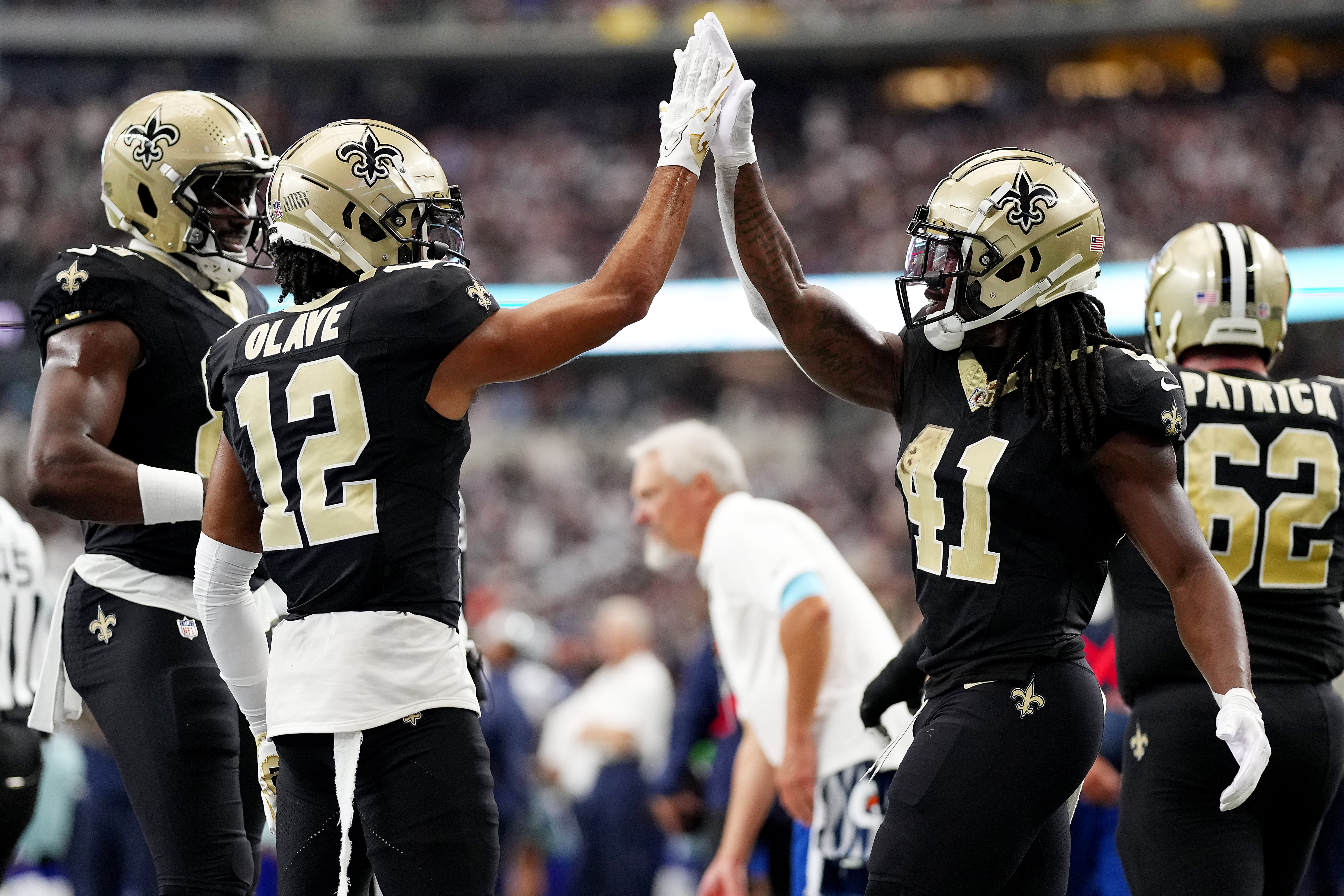 NFL Week 3 live updates: Saints host reeling Eagles, Texans take on Vikings in battle of unbeatens