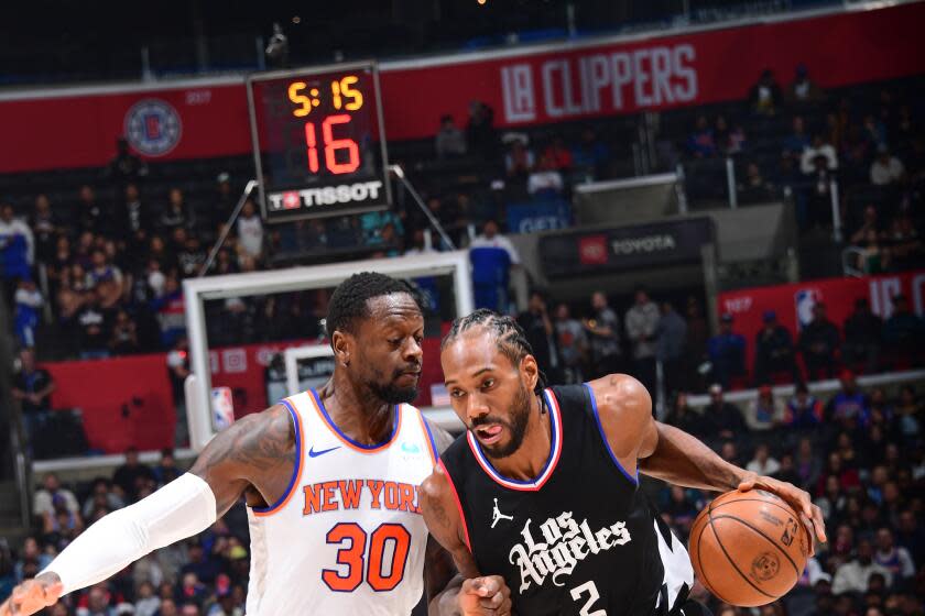 Kawhi Leonard scores 36 on 16 shots as Clippers rout Knicks for seventh straight win