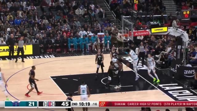 Nick Richards with a dunk vs the LA Clippers