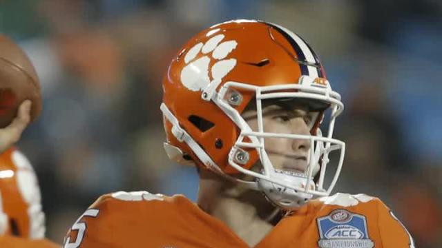 5-star Clemson transfer QB Hunter Johnson heads to Northwestern