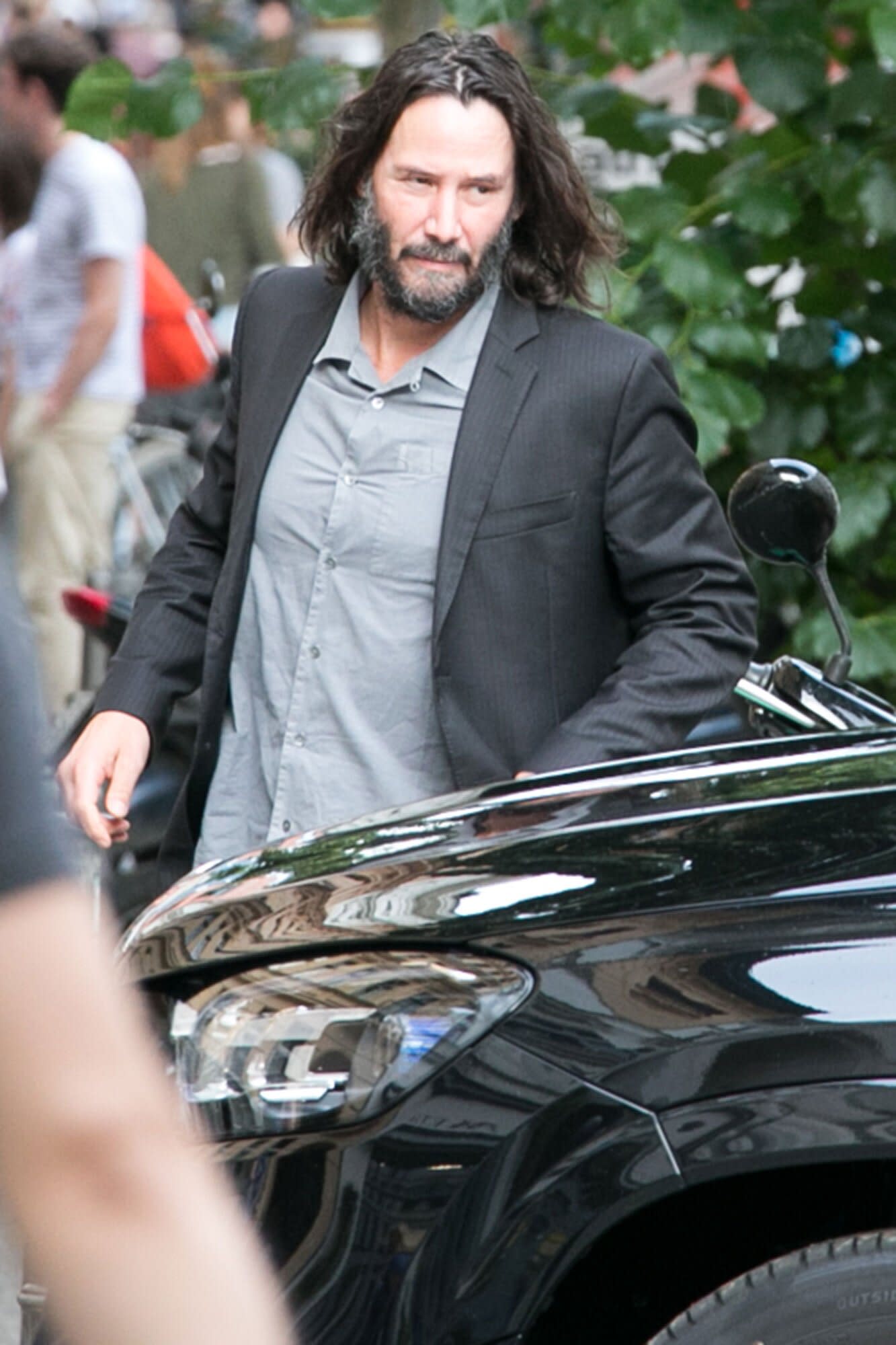 Keanu Reeves And Girlfriend Alexandra Grant Enjoy Dinner In Berlin With His Matrix 4 Costars