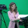 Una TV albanesa presenta las noticias "al desnudo" para ganar audiencia