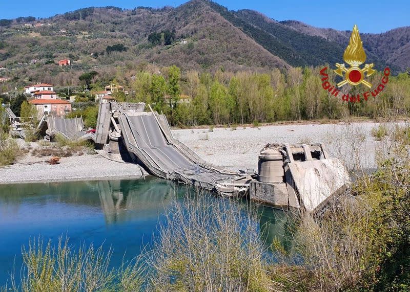 Roadbridge in north Italy collapses, two suffer minor injuries