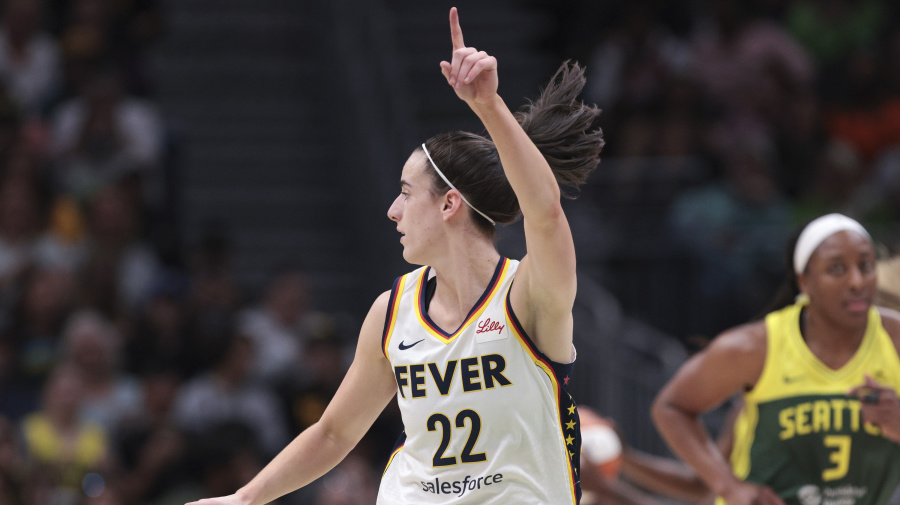 Associated Press - Jewell Loyd scored 21 of her 32 points in the first half, Sami Whitcomb scored all 10 of her points in the fourth quarter, and the Seattle Storm held off rookie Caitlin Clark and
