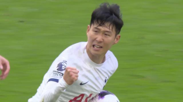 Son's penalty gives Tottenham lifeline v. Arsenal