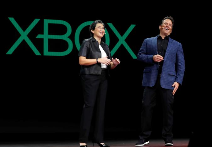 Lisa Su, president and CEO of AMD, talks with Phil Spencer, Head of Xbox and Executive Vice President of Gaming for Microsoft, during the 2019 CES in Las Vegas, Nevada, U.S., January 9, 2019. REUTERS/Steve Marcus