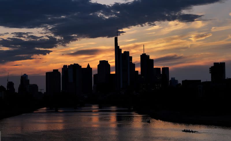 Deutschland steuert trotz neuem Rettungspaket in die Rezession