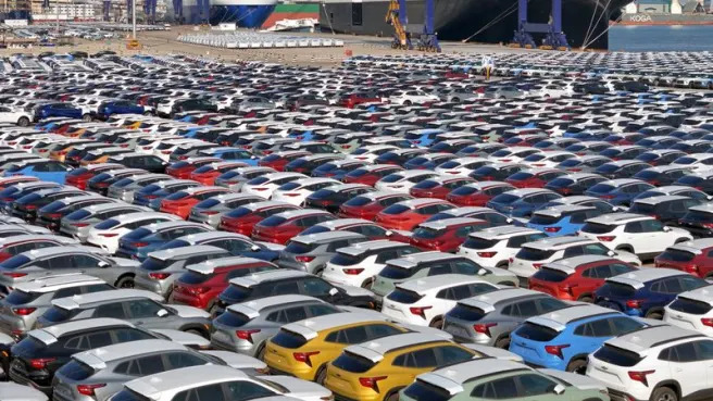 China's car sales swing to contraction in April