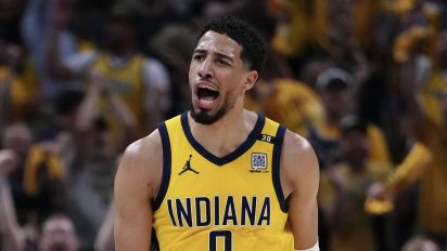 Yahoo Sports - The Indiana Pacers crushed the New York Knicks, 121–89, in Game 4 of their second-round playoff matchup. The series is now tied 2–2 going into Tuesday's Game