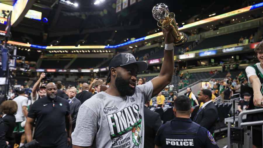 Getty Images - INDIANAPOLIS, INDIANA - MAY 27: Jaylen Brown #7 of the Boston Celtics raises The Larry Bird Trophy after winning Game Four of the Eastern Conference Finals at Gainbridge Fieldhouse on May 27, 2024 in Indianapolis, Indiana. NOTE TO USER: User expressly acknowledges and agrees that, by downloading and or using this photograph, User is consenting to the terms and conditions of the Getty Images License Agreement. (Photo by Justin Casterline/Getty Images)