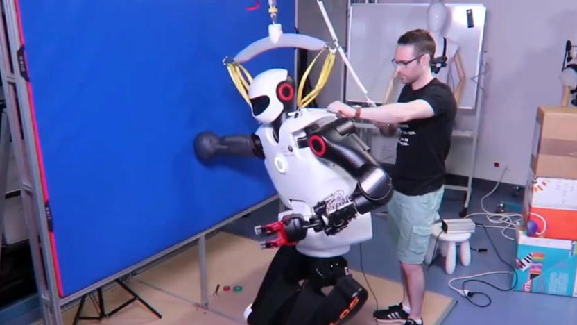Robot props itself up during a fall using D-Reflex
