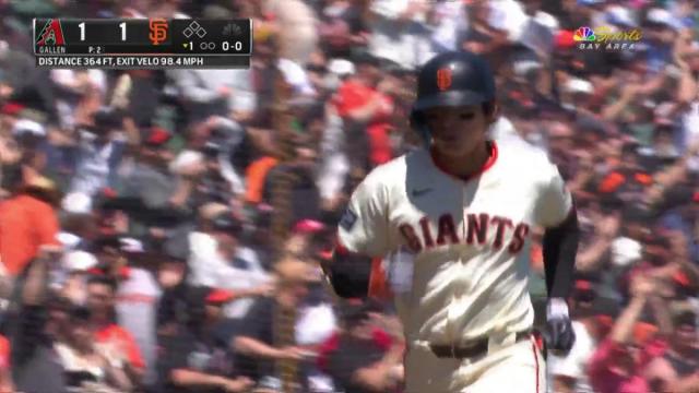 Lee's solo homer ties game in first vs. D-backs