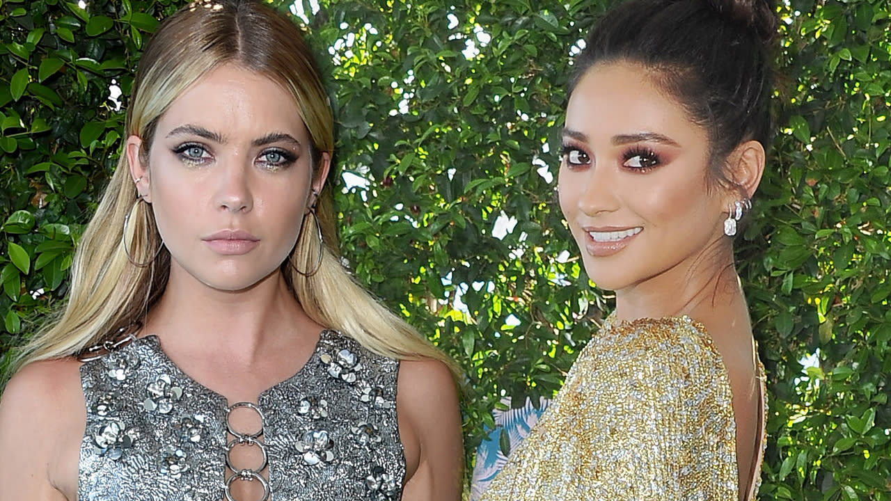 Shay Mitchell And Ashley Benson Hot 2016 Teen Choice Awards