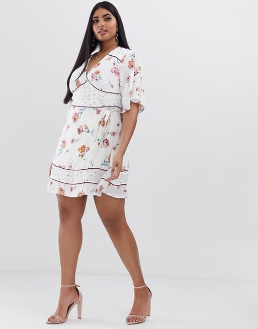 wrap dress on curvy girl