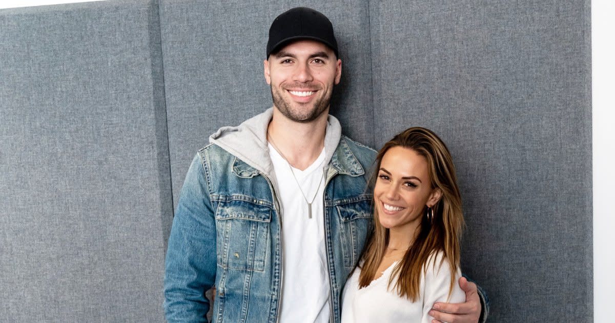 Jana Kramer Claims Photo Of Topless Woman In Husband Mike Caussins