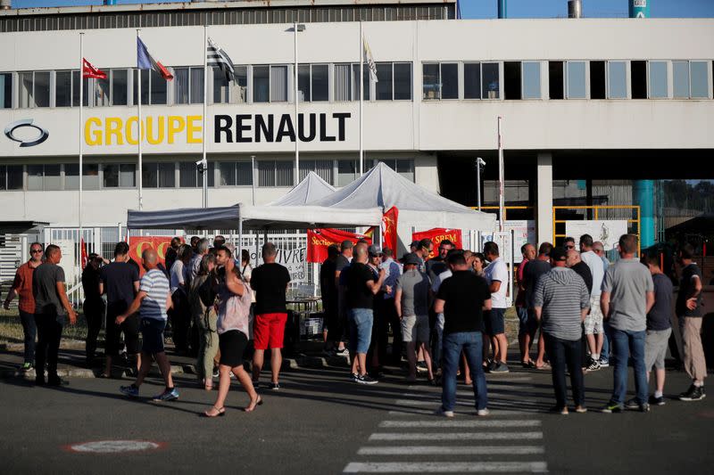 Renault factory worker spared layoffs - for now - Yahoo Finance