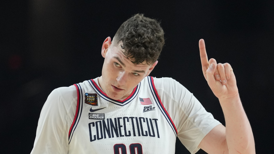 Yahoo Sports - Here&#39;s a breakdown of 10 players who are rising or falling leading up to the draft, plus an updated look at Yahoo Sports&#39; Top 40 Big