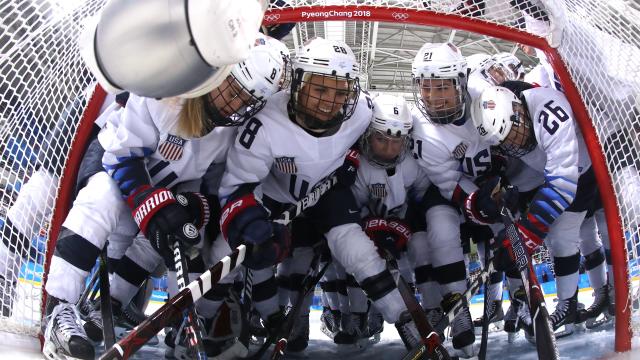 U.S. women's hockey team opens with solid win