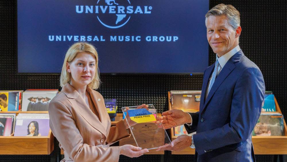 UMG отримує «Українську премію миру» за гуманітарну підтримку;  ІМТ Фете Еллі Голдінг на церемонії вручення нагород у Лондоні